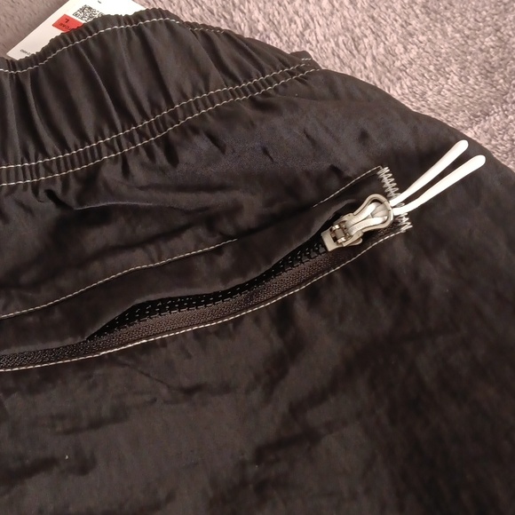 Nike Shorts Large Womens Swoosh Woven Loose Fit High Rise Black RSP: $50 - Picture 6 of 6
